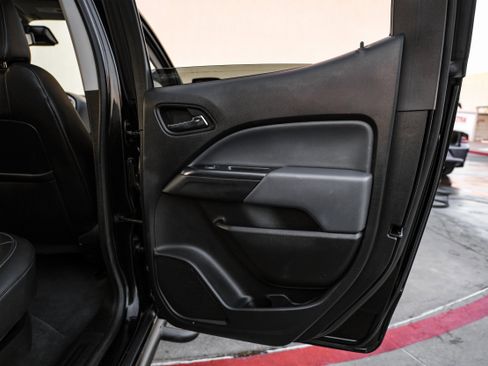 Used 2021 Chevrolet Colorado Z71 w/ Z71 Midnight Edition image 41