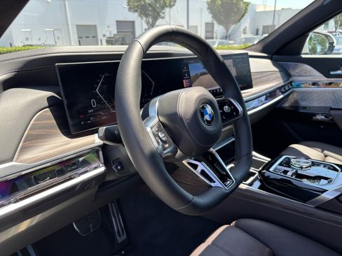 Certified 2023 BMW 760i xDrive AWD/4WD image 17
