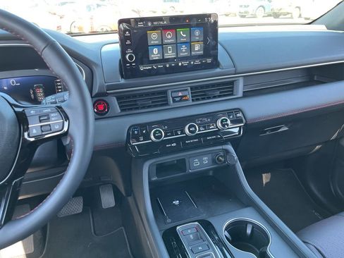 Certified 2025 Honda Pilot Black Edition image 19