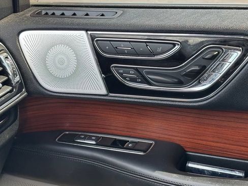 Used 2019 Lincoln Navigator Reserve AWD/4WD image 35