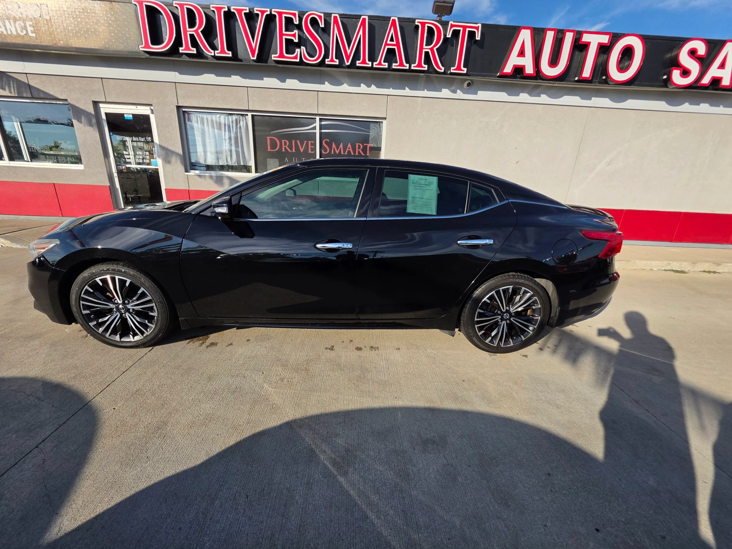 Used 2017 Nissan Maxima Platinum w/ Medallion Package FWD image 2