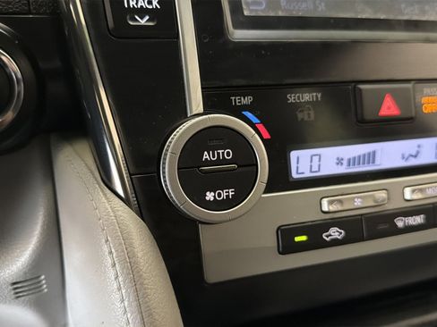 Used 2013 Toyota Camry XLE w/ Leather Pkg FWD image 43