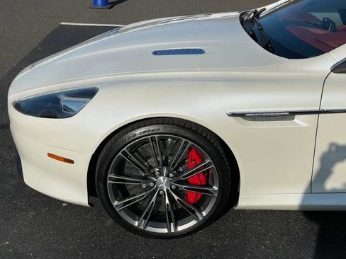 Used 2015 Aston Martin DB9 Coupe RWD image 17