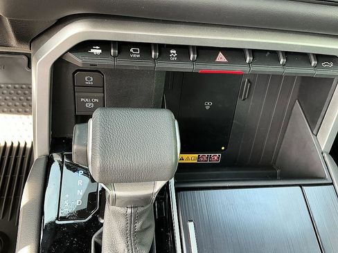 Used 2025 Toyota Tundra Platinum AWD/4WD image 19