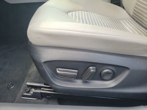 Used 2023 Toyota Camry SE FWD image 19