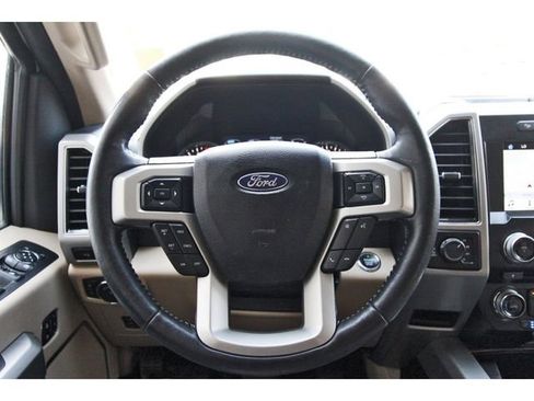 Used 2017 Ford F150 Lariat w/ Equipment Group 502A Luxury AWD/4WD image 14