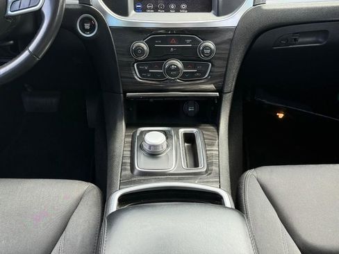 Used 2021 Chrysler 300 Touring w/ Sport Appearance Package image 10