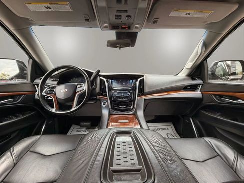 Used 2017 Cadillac Escalade ESV Premium Luxury RWD image 28