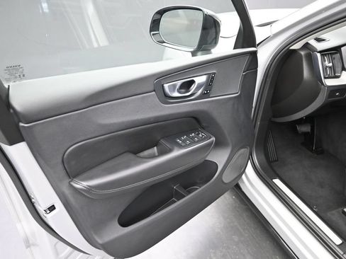 Used 2025 Volvo XC60 B5 Plus AWD/4WD image 13
