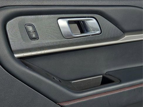 Used 2025 Ford Explorer ST-Line w/ ST-Line Street Pack image 14