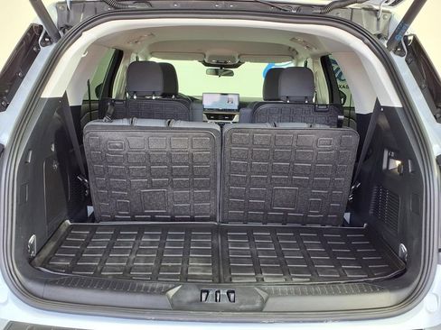 Used 2025 Ford Explorer Active image 8