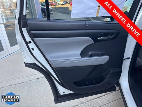 Used 2020 Toyota Highlander XLE image 10