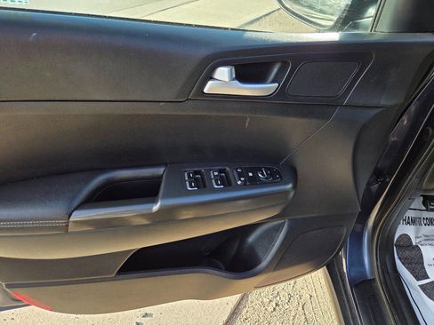 Used 2018 Kia Sportage LX image 10