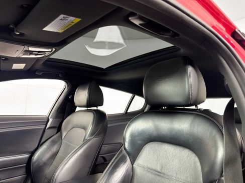 Used 2018 Kia Stinger GT2 RWD image 28