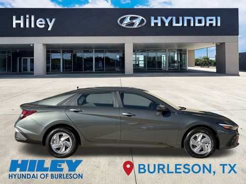 New 2026 Hyundai Elantra SE FWD image 5