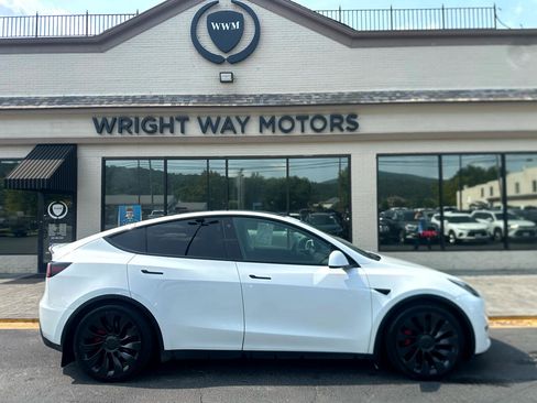 Used 2021 Tesla Model Y Performance image 2