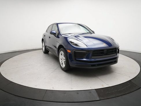 Certified 2024 Porsche Macan AWD/4WD image 32