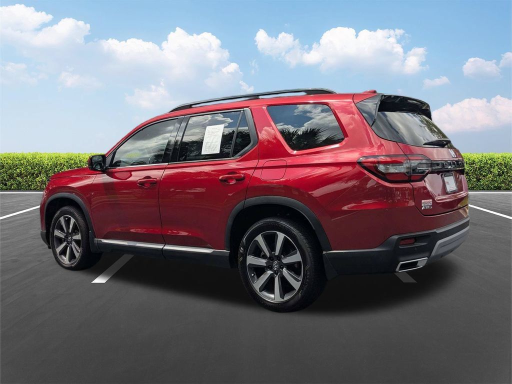 Used 2025 Honda Pilot Touring image 8