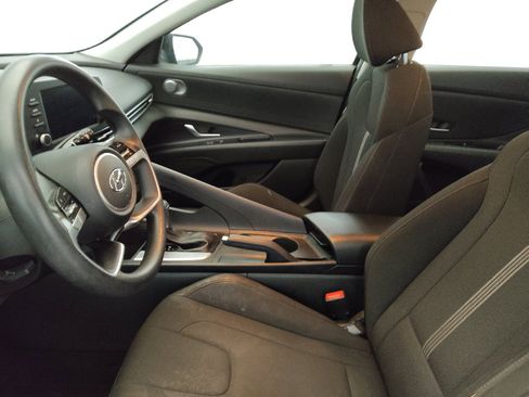 Used 2021 Hyundai Elantra SE FWD image 17