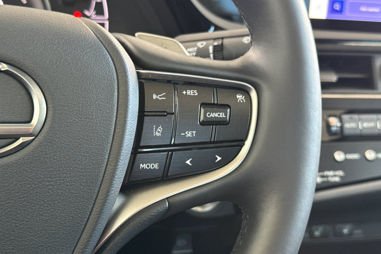 Certified 2025 Lexus ES 300h w/ Premium Package FWD image 30