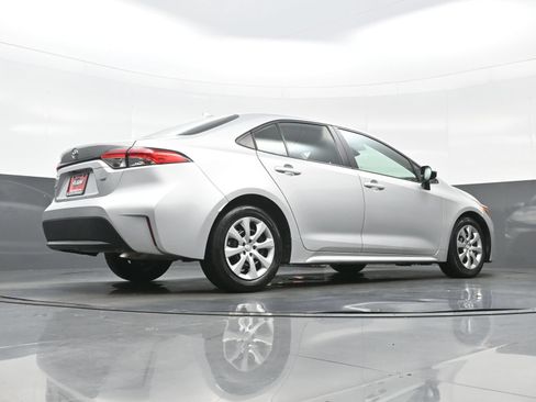 Used 2025 Toyota Corolla LE FWD image 30