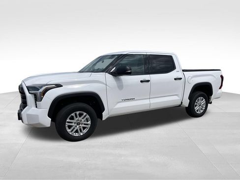 Used 2023 Toyota Tundra SR5 w/ SR5 Convenience Package AWD/4WD image 4
