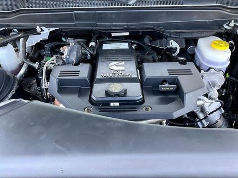 Used 2024 RAM 2500 Laramie w/ Safety Group AWD/4WD image 9