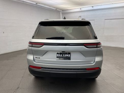 New 2026 Jeep Grand Cherokee Altitude AWD/4WD image 4