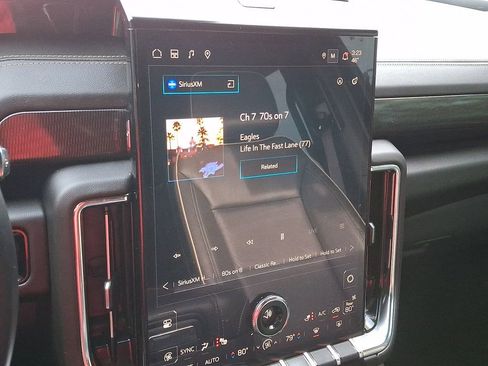 Used 2025 GMC Yukon XL Elevation image 20