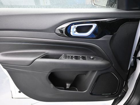 New 2026 Jeep Compass Latitude image 17