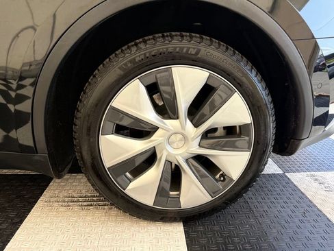 Used 2021 Tesla Model Y Long Range AWD/4WD image 12