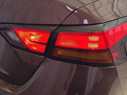 Used 2025 Nissan Altima 2.5 SV FWD image 13