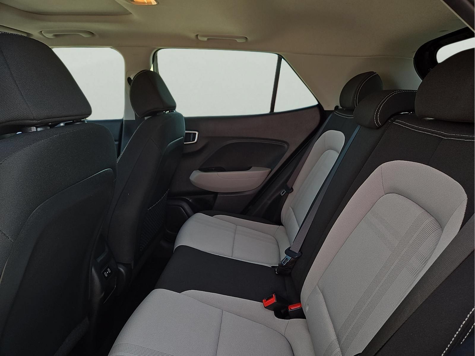 Used 2024 Hyundai Venue SEL FWD image 10