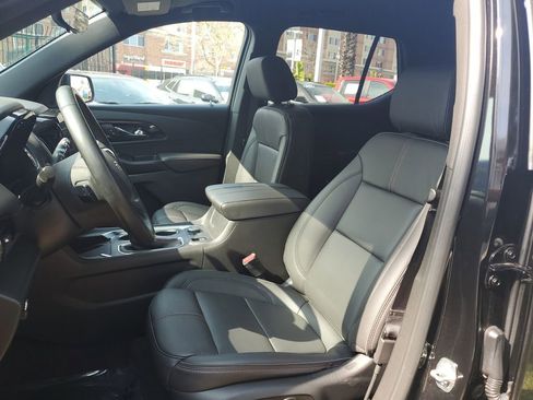 Used 2023 Chevrolet Traverse RS image 19