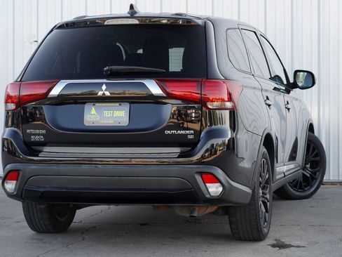 Used 2017 Mitsubishi Outlander SE image 4