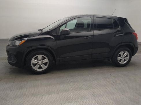 Used 2022 Chevrolet Trax LS w/ Tint and Cruise Package FWD image 2