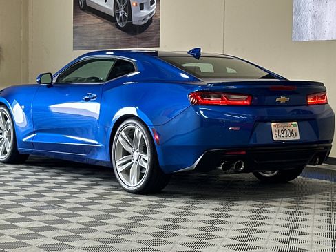 Used 2016 Chevrolet Camaro LT RWD image 6