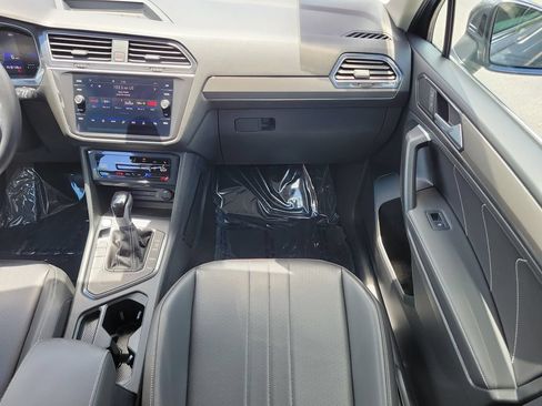 Used 2024 Volkswagen Tiguan SE FWD image 15