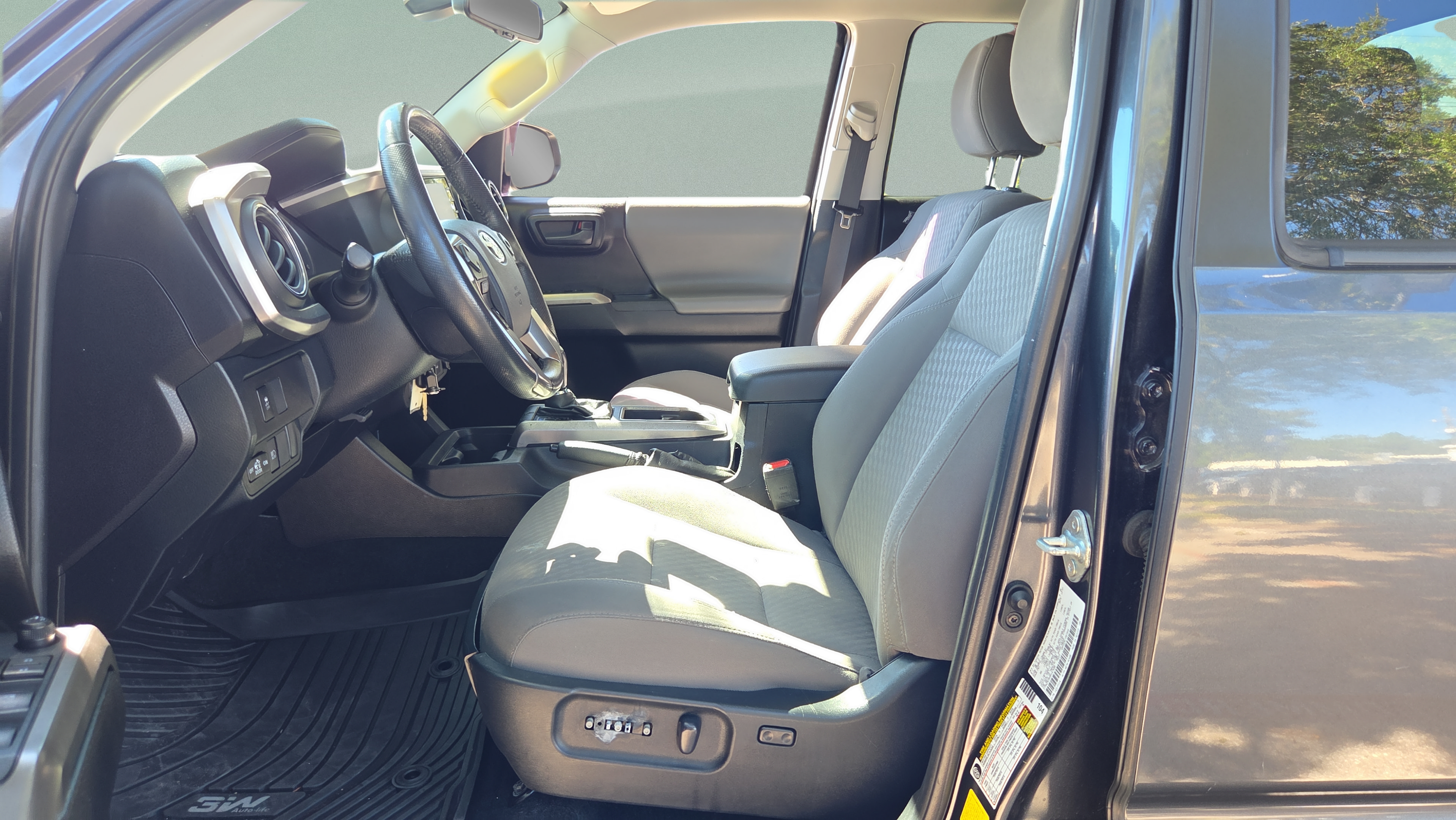 Used 2022 Toyota Tacoma SR5 w/ Technology Package RWD image 10