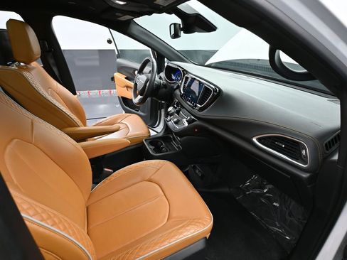 Used 2022 Chrysler Pacifica Pinnacle image 55