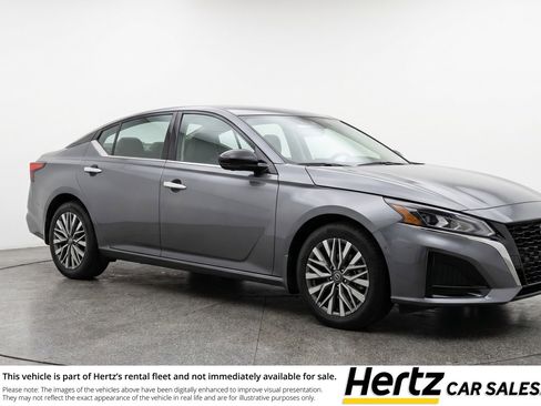 Used 2025 Nissan Altima 2.5 SV FWD image 1