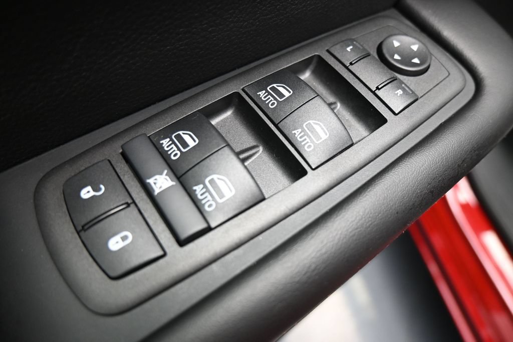 New 2027 Chrysler Pacifica Select FWD image 11