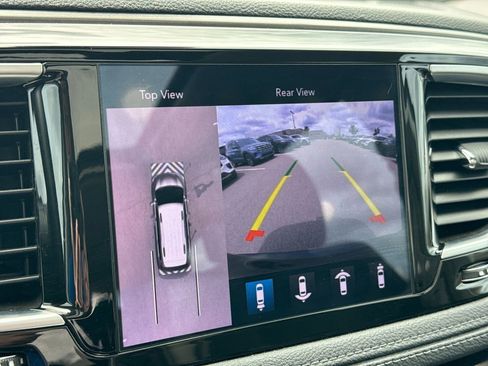 Used 2018 Chrysler Pacifica Limited w/ Advanced Safetytec Group FWD image 38