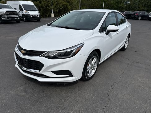 Used 2017 Chevrolet Cruze LT w/ Convenience Package FWD image 7