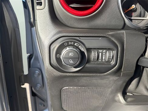 Used 2020 Jeep Gladiator Overland image 18