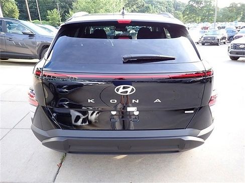 Used 2025 Hyundai Kona SEL image 3