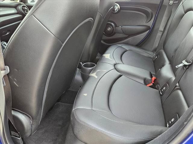 Used 2020 MINI Cooper 4-Door Hardtop w/ Storage Package FWD image 18