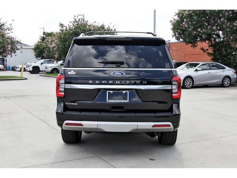 Used 2023 Ford Expedition Platinum RWD image 3
