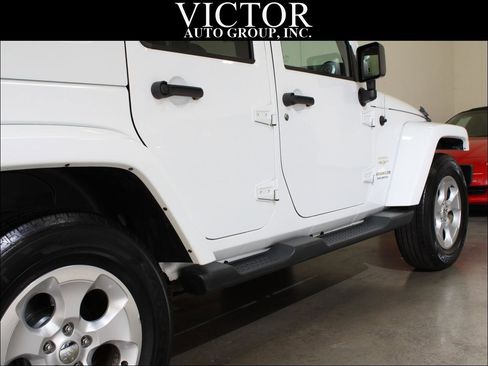 Used 2015 Jeep Wrangler Unlimited Sahara w/ Connectivity Group AWD/4WD image 13