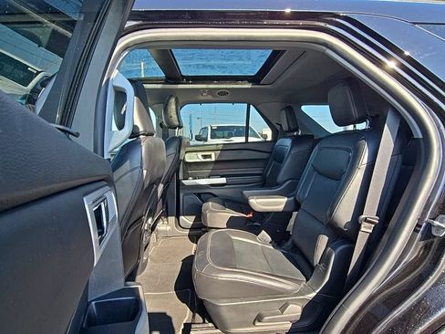 Used 2021 Ford Explorer Limited w/ Equipment Group 301A AWD/4WD image 39